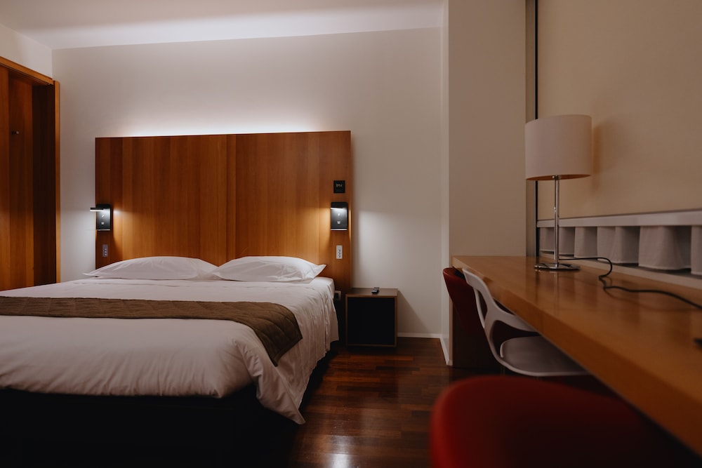 Standard Double Room Single Use thumbnail 5
