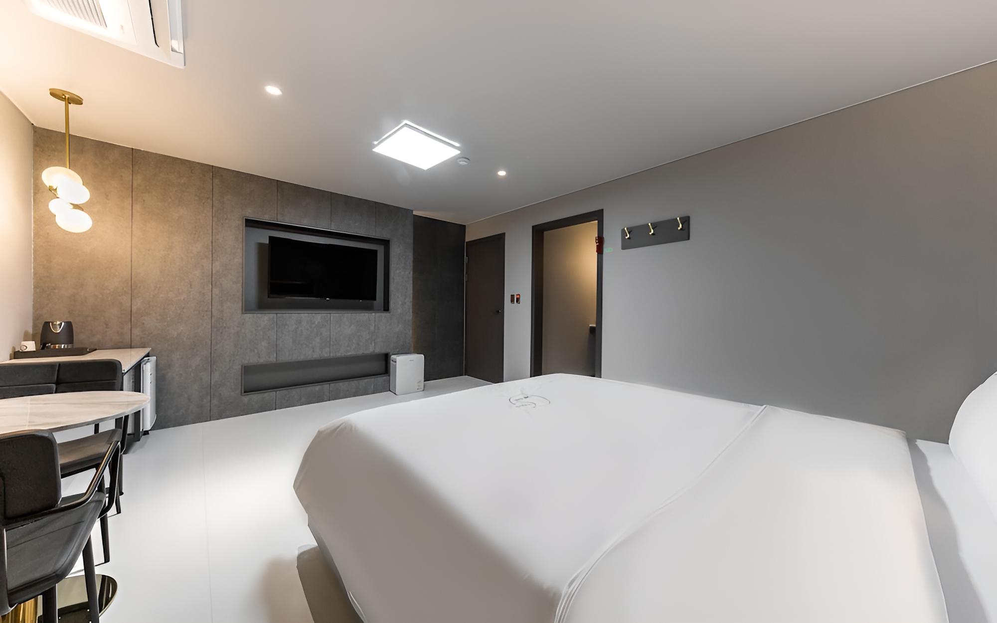 Room (Standard (Netflix available air purif) - Photo 5