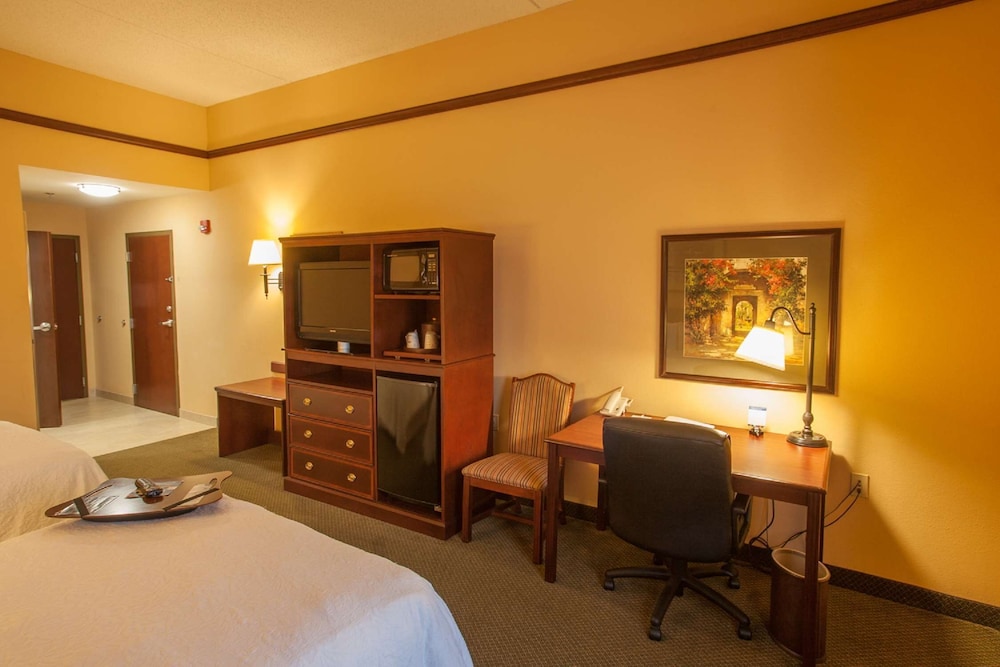 Room, 2 Queen Beds, Accessible, Non Smoking - Photo 2
