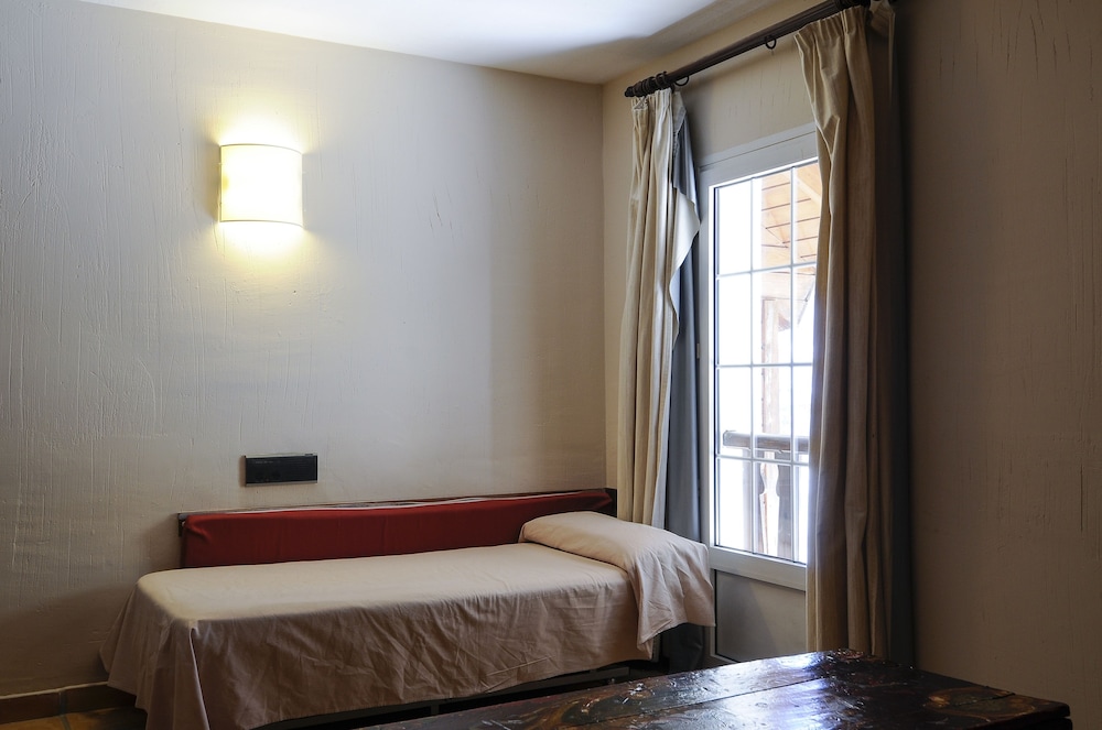 Quadruple Room (for 4 adults) photo 2