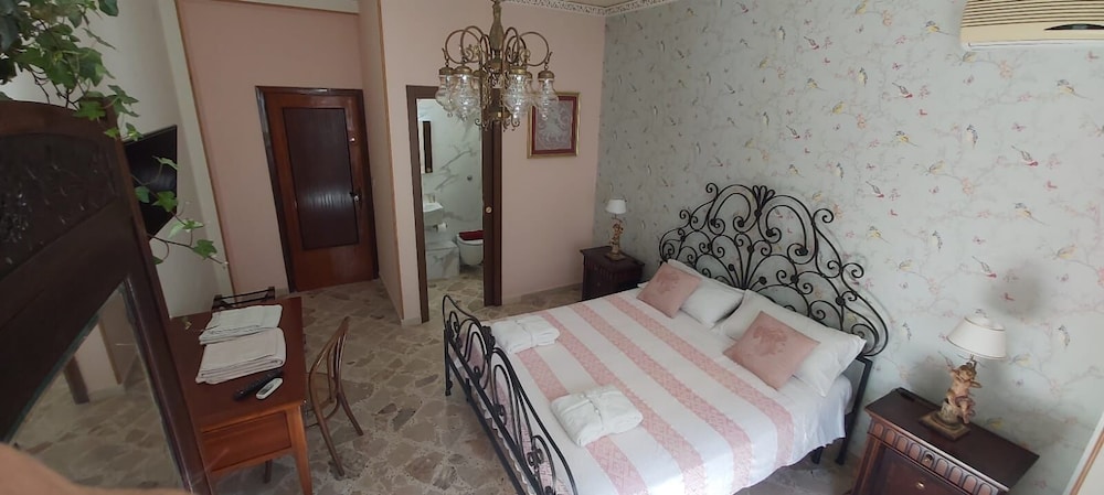 Classic Double Room, 1 Queen Bed, Non Smoking