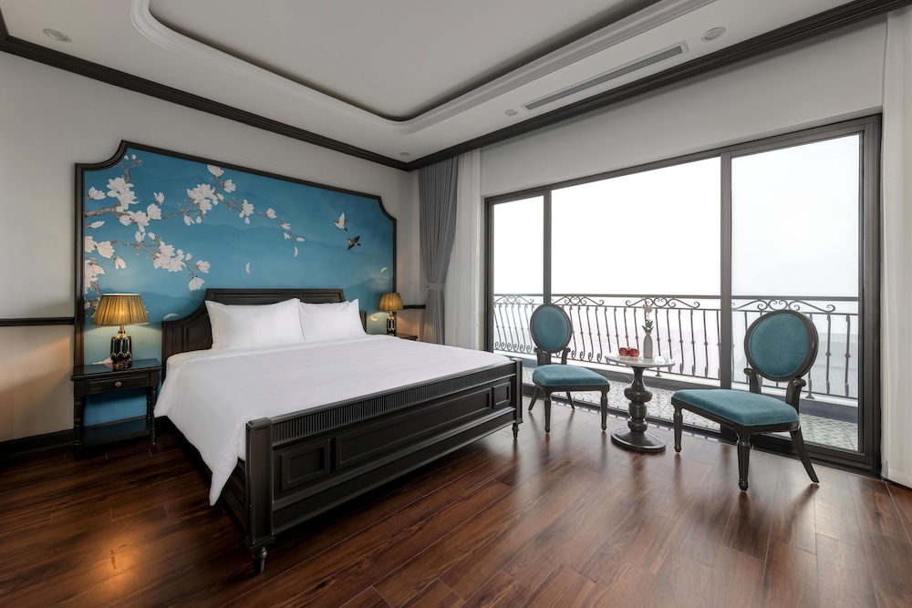 Deluxe Double Room, 1 King Bed, Balcony photo 2