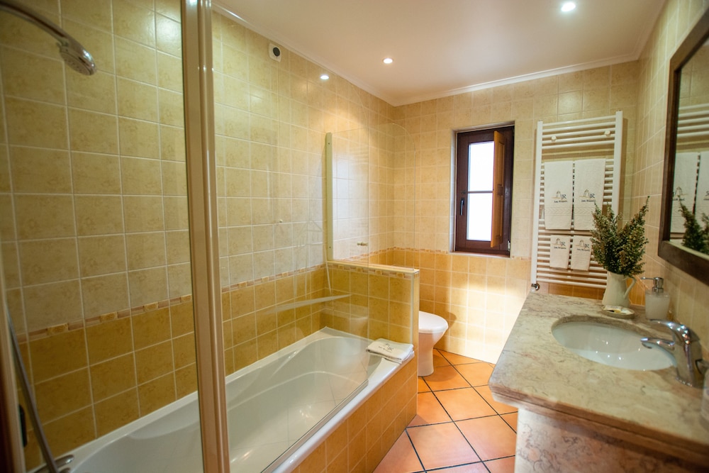 House, 1 Bedroom - Photo 3