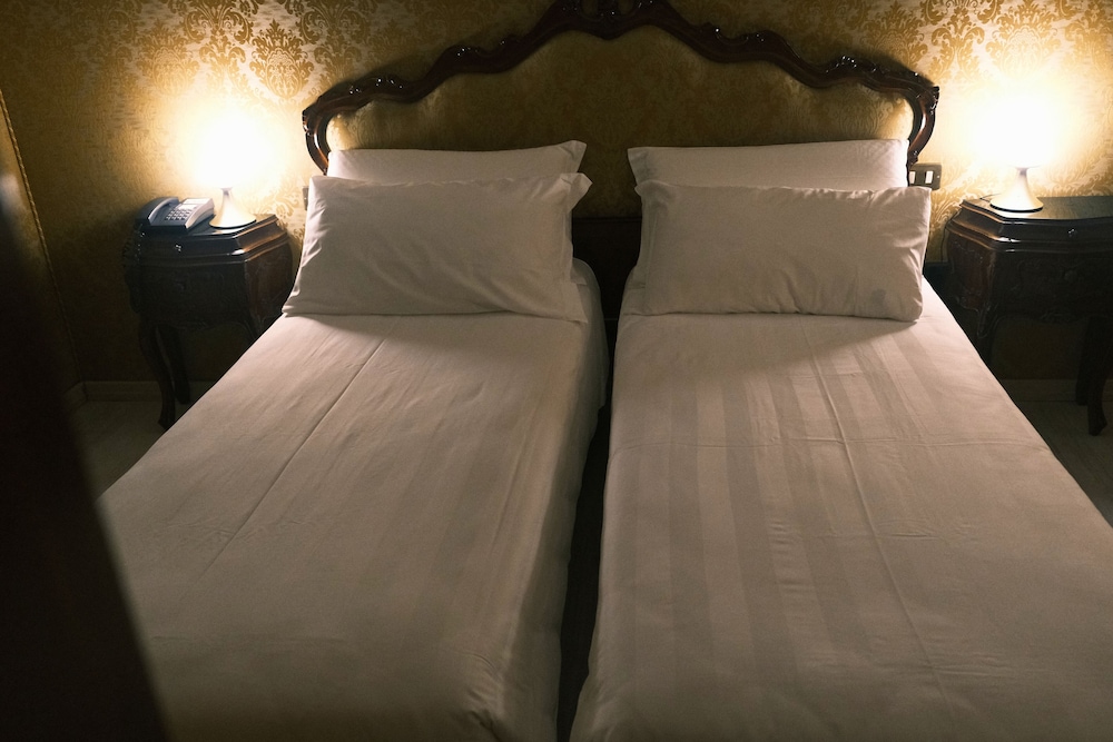 Traditional Double or Twin Room, 1 Bedroom, Mezzanine photo 2