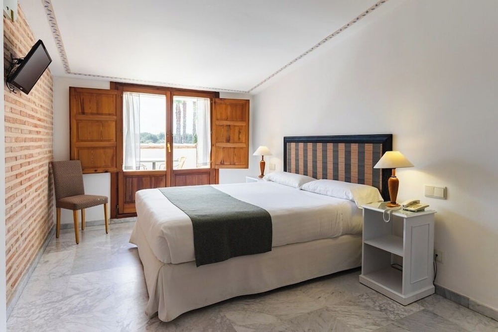 Superior Double or Twin Room, Balcony, Golf View - Photo 1