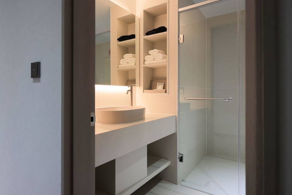 Superior King Room - Photo 7