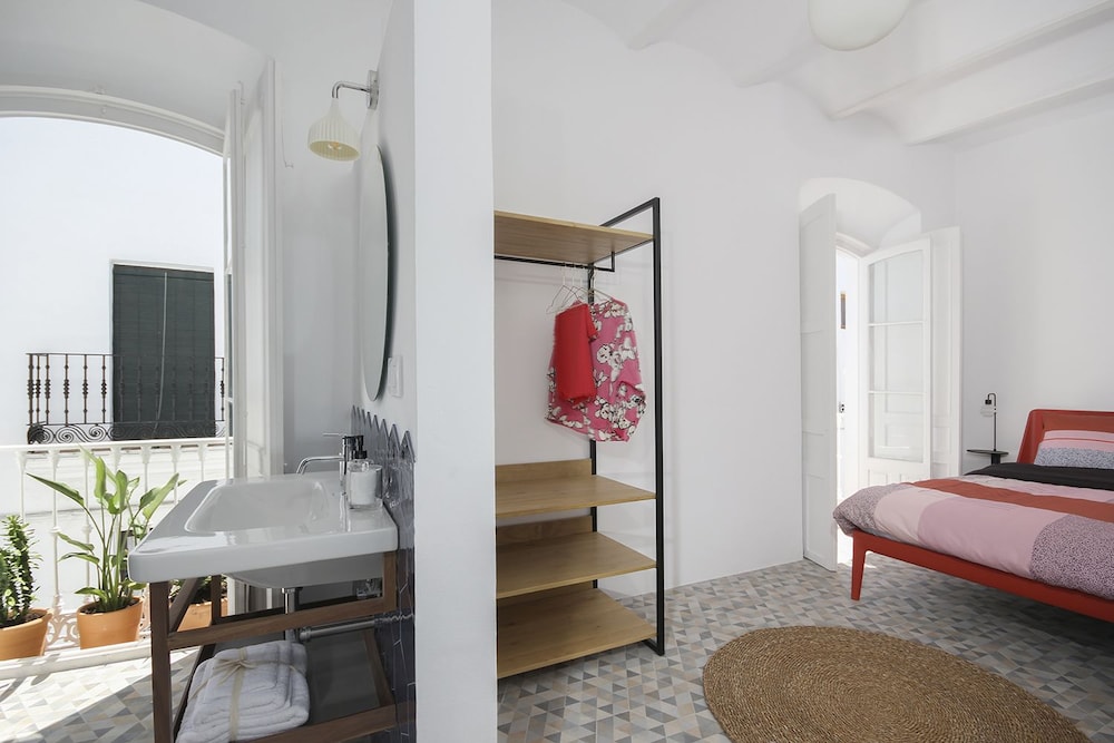 Romantic Double Room, 1 Queen Bed, City View photo 2