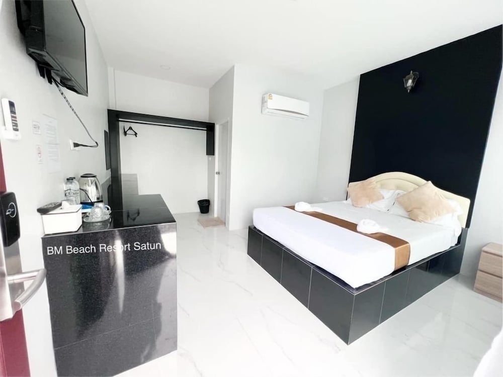 Deluxe Room, 1 Queen Bed photo 1