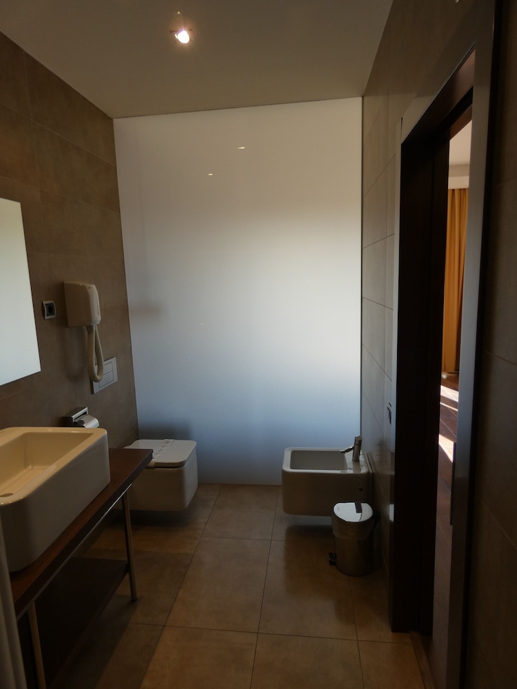 Standard Double or Twin Room - Photo 17