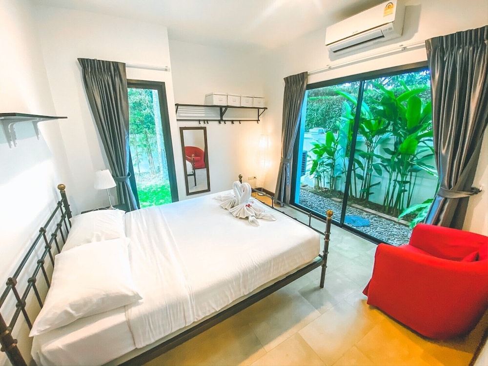 Villa, 3 Bedrooms, Pool View - Photo 9