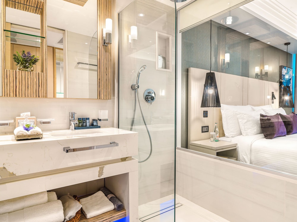 Deluxe Room, Pool View - Photo 12