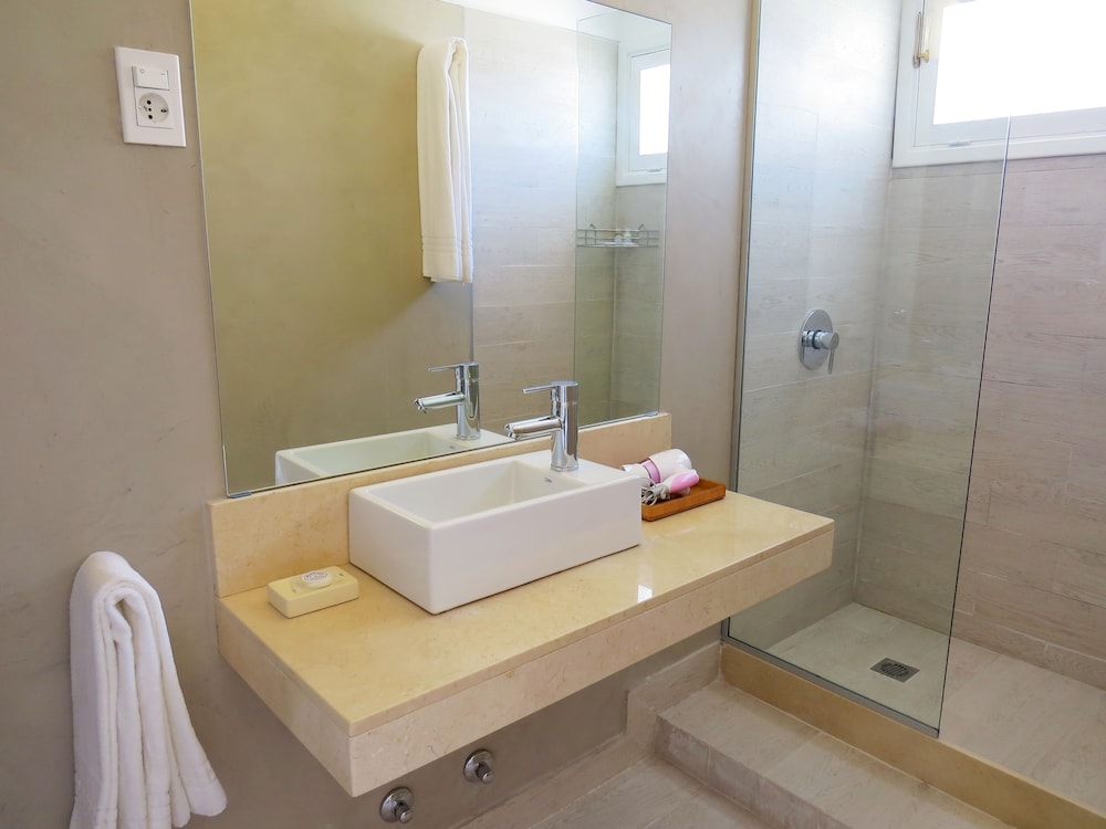 Standard Room, 2 Twin Beds photo 2