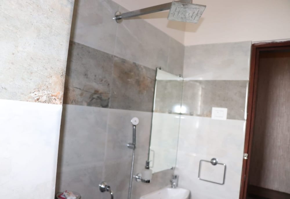 Executive Room - Photo 9