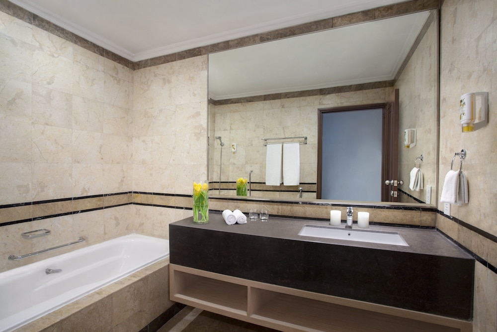 2 Bedroom Premier - Photo 3