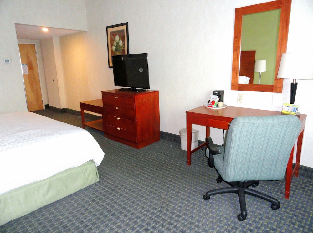 Standard Room, 1 King Bed - Photo 1