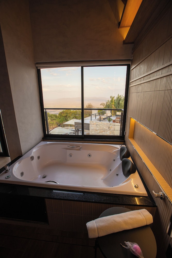 Deluxe Chalet, 1 King Bed with Sofa bed photo 2