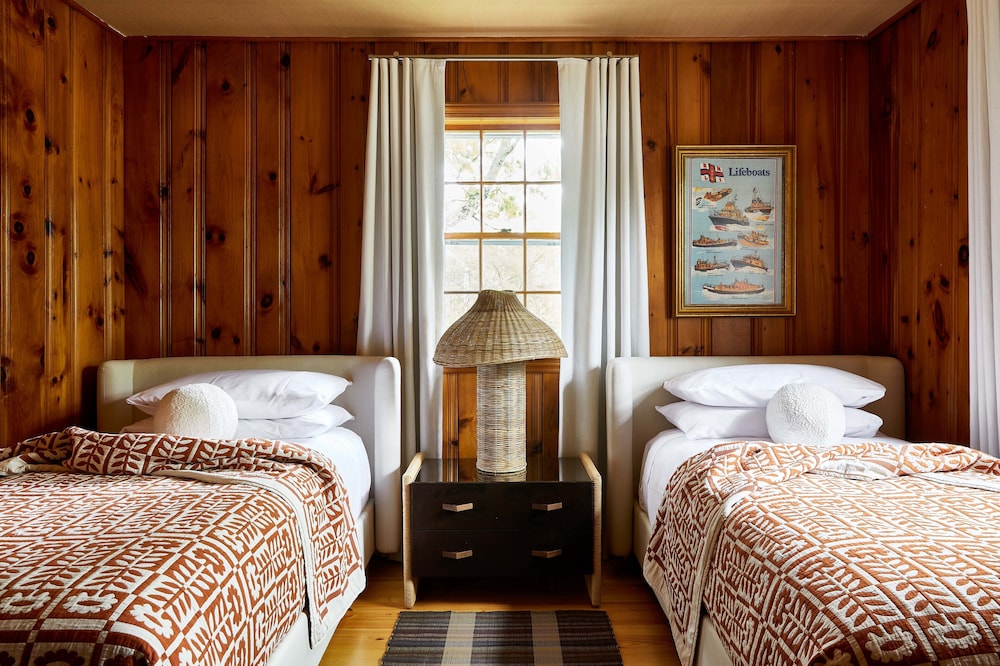 Two-Bedroom Cottage - Photo 6