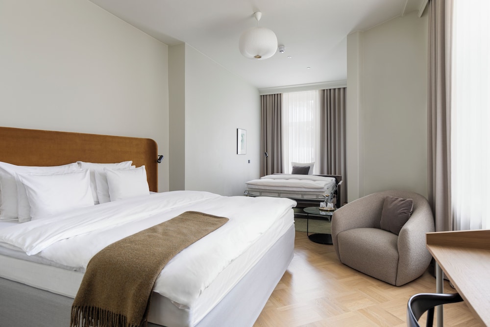 Room, 1 Queen Bed (Solo Supreme Queen) thumbnail 5