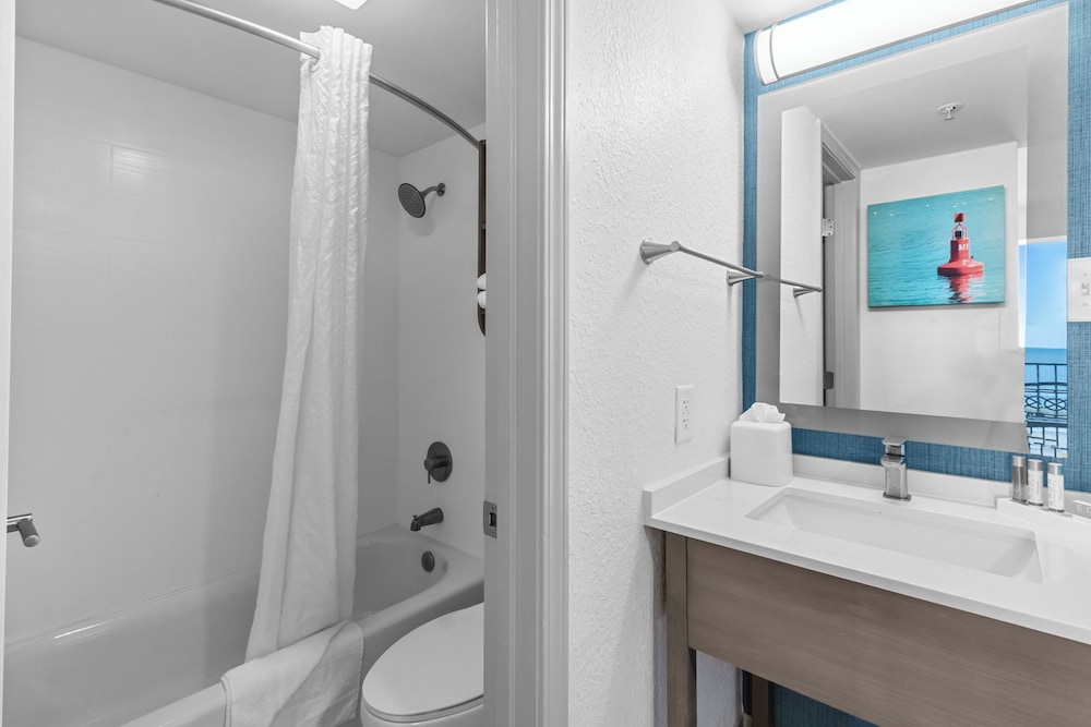 Schooner Oceanfront Deluxe Junior Suite - Photo 8