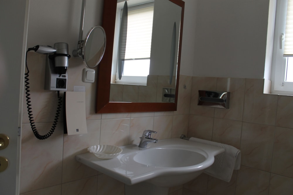 Comfort Suite photo 2