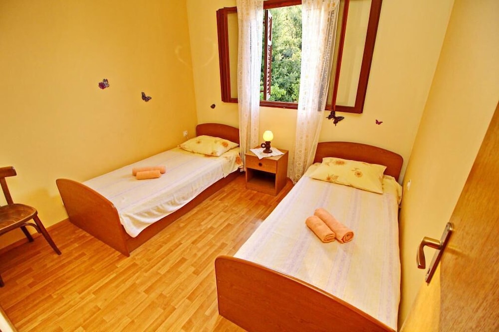 Apartment (Two Bedroom Apartment with Terrace an)