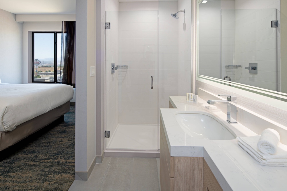 Suite, 1 King Bed - Photo 6