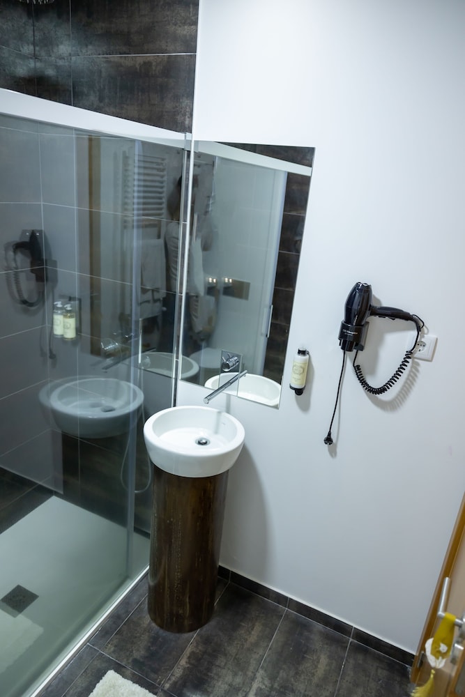 Traditional Suite - Photo 5