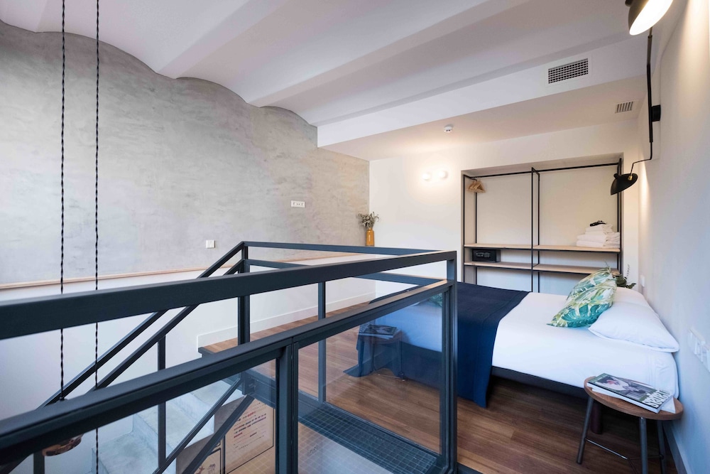 Duplex, 1 Double Bed with Sofa bed photo 3
