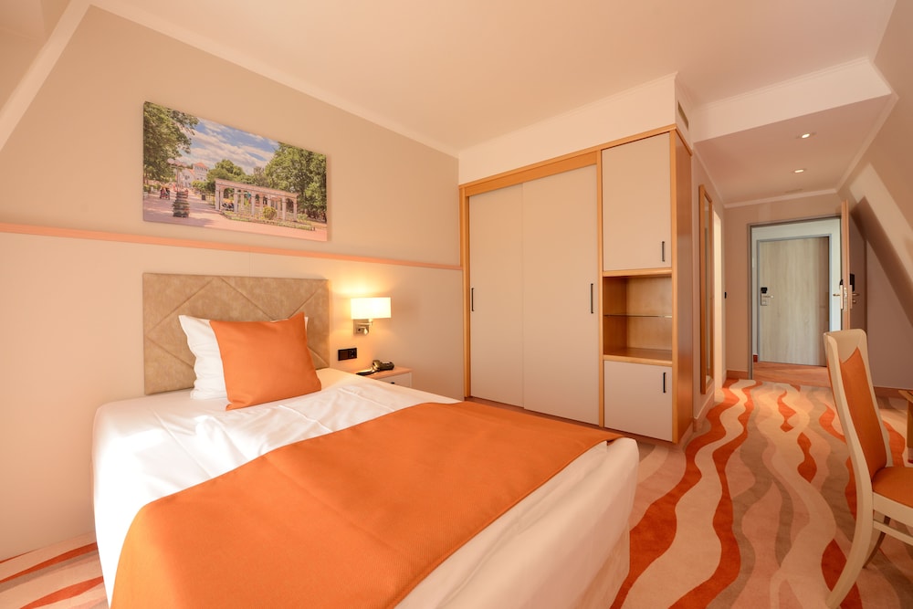 Standard Double Room - Photo 9