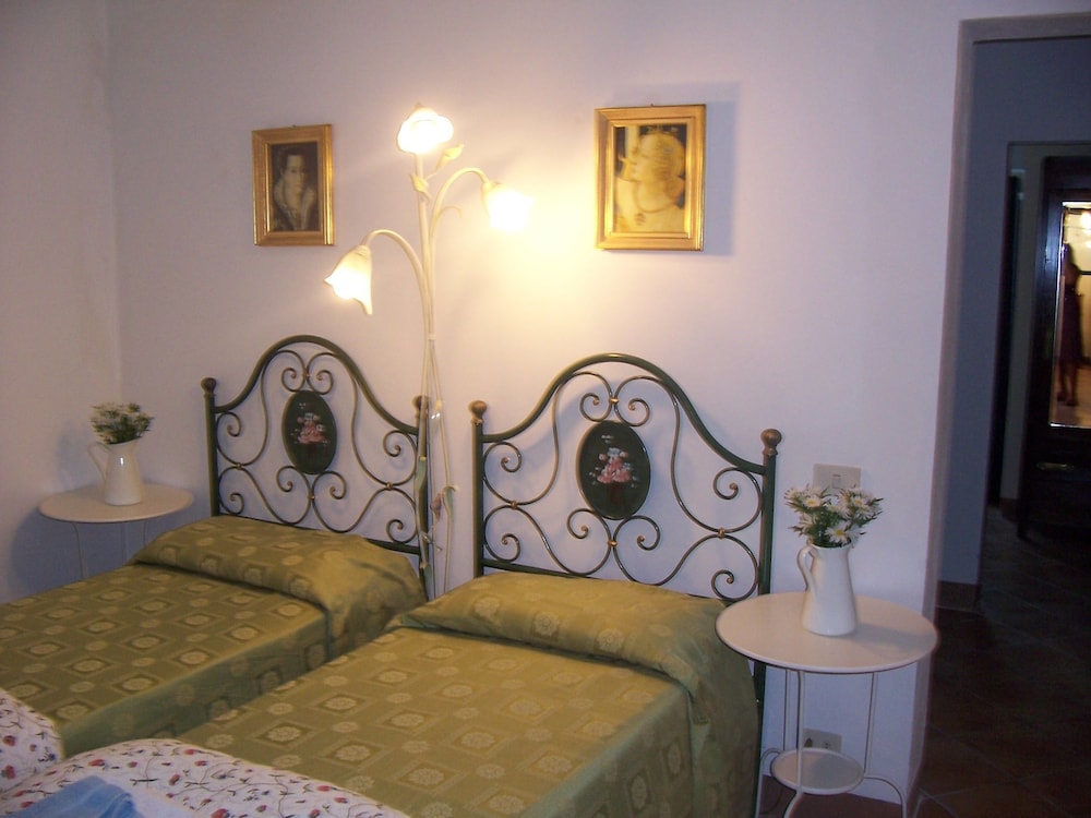 Apartment, 2 Bedrooms, 2 Bathrooms photo 3