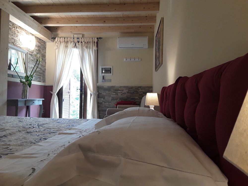 Deluxe Room, 1 Bedroom, Ensuite photo 3