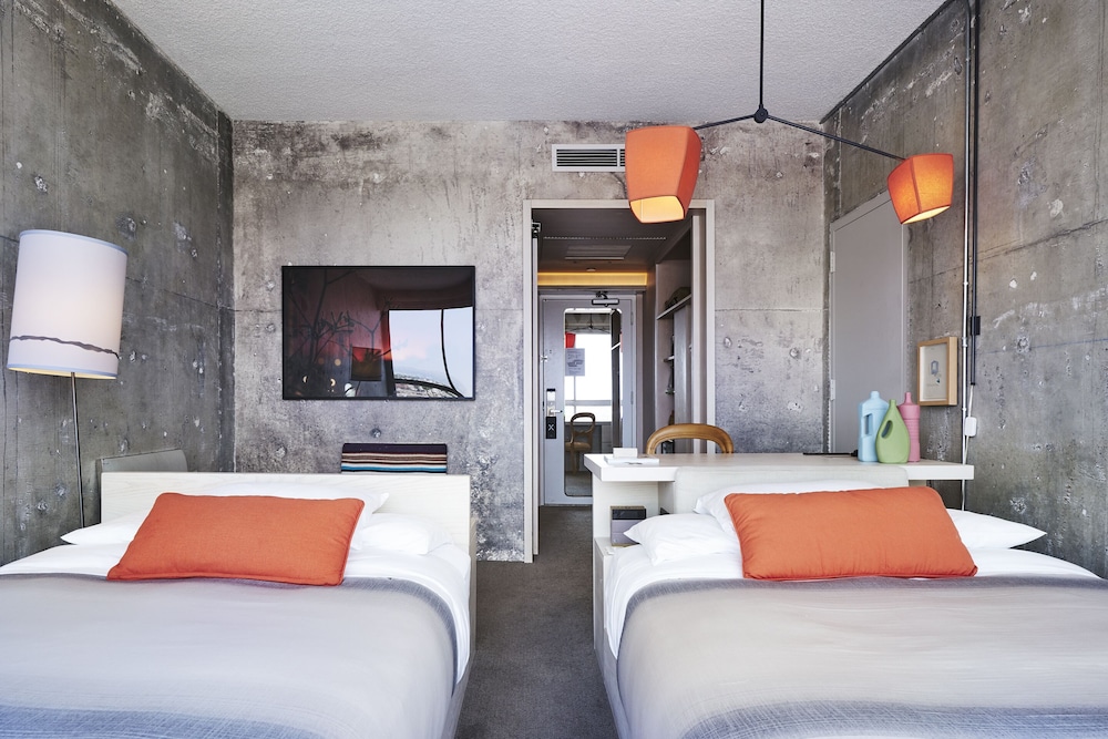 Room, 2 Double Beds (Hollywood Hills View Double)