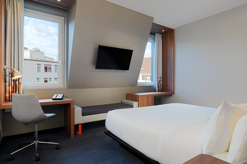 Loft, 1 King Bed thumbnail 6