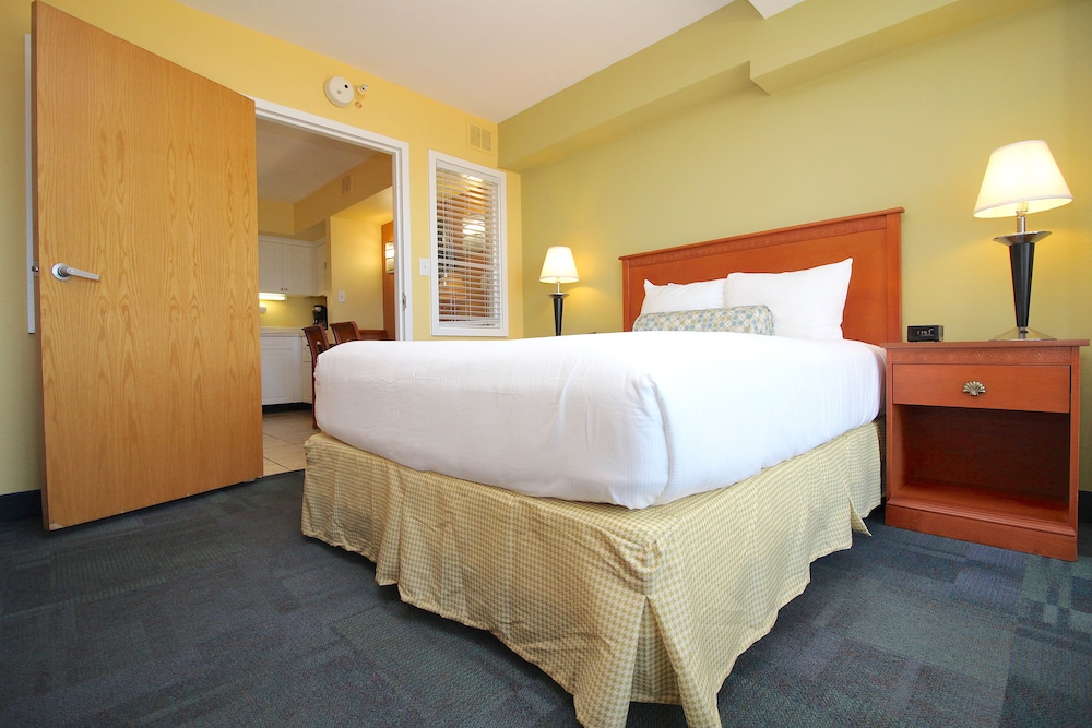 Premium Condo, 1 Bedroom, Balcony, Ocean View - Photo 2