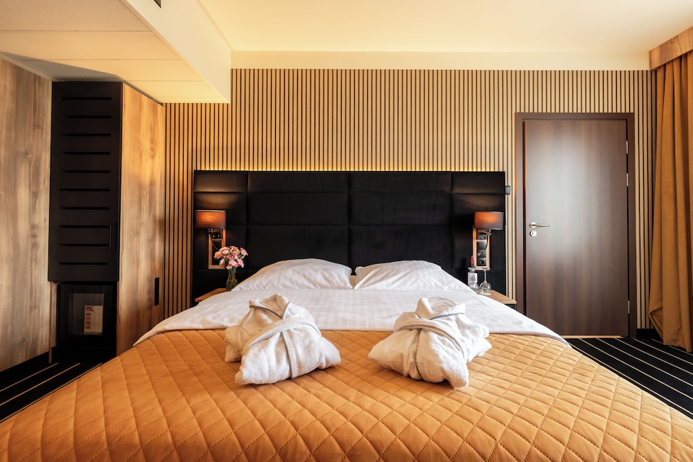 Double Room, Bathtub - Photo 1