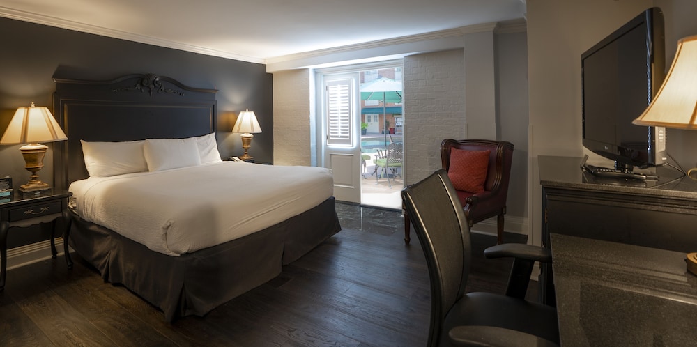 Deluxe Room, 1 King Bed (Deluxe Poolside Courtyard King) - Photo 1