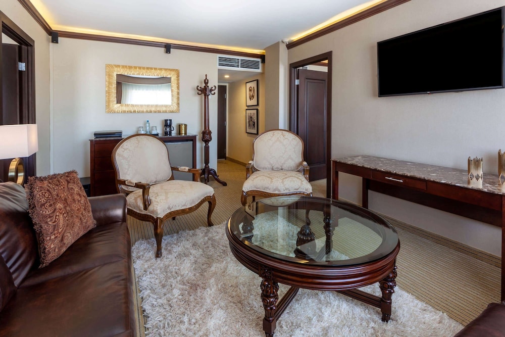Superior Suite, 2 Bedrooms, Non Smoking (Master) - Photo 3
