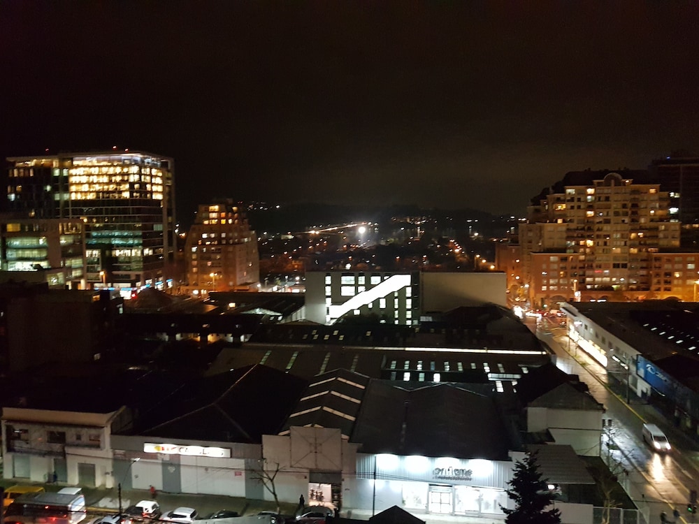 Standard Apartment, 3 Bedrooms, 2 Bathrooms, River View (1210) photo 3