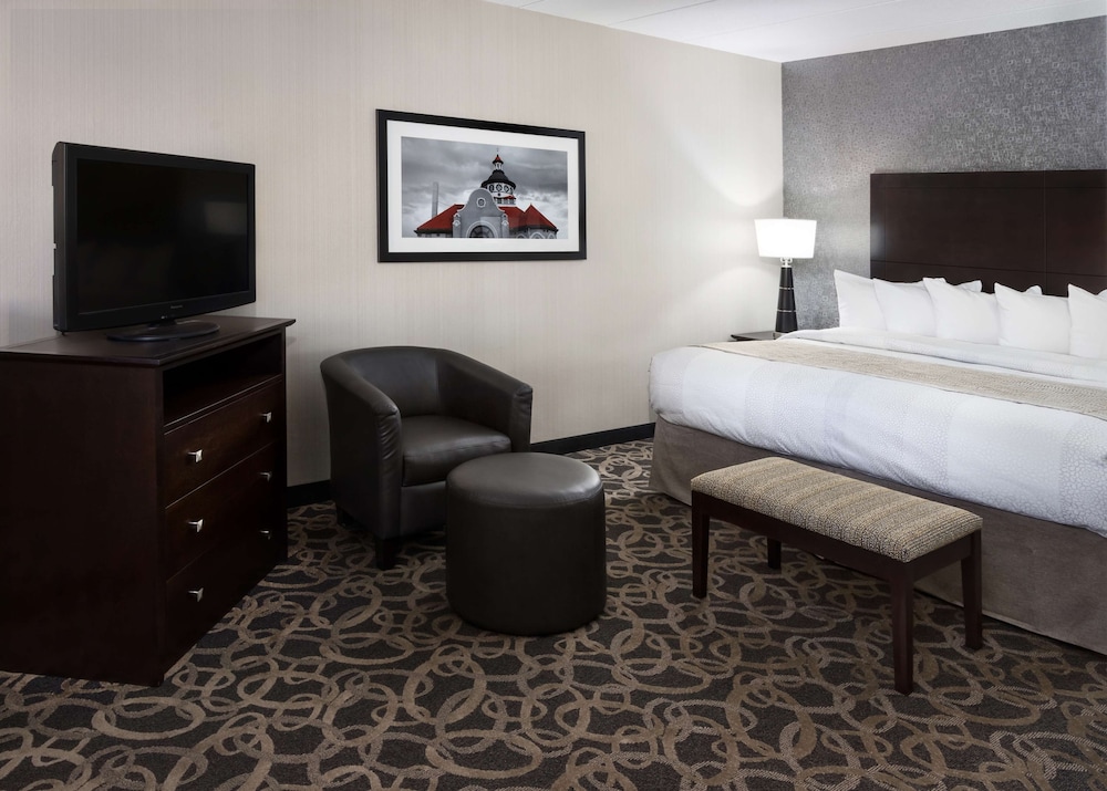 Suite, 1 King Bed, Jetted Tub - Photo 1