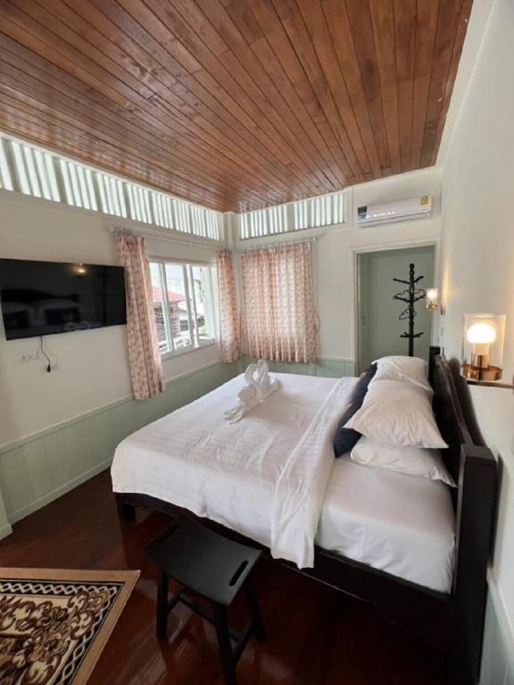 Deluxe Double Room, 1 Double Bed, Balcony photo 2