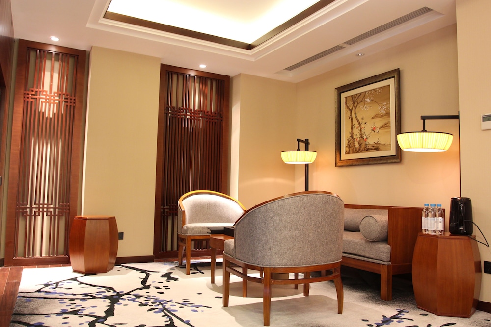 Suite, 1 Bedroom, Non Smoking (Living Area) photo 2