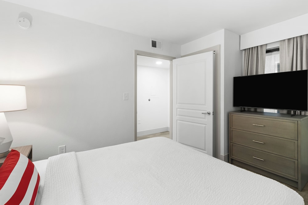 Mariner Oceanfront Deluxe Three Bedroom Condo - Photo 3