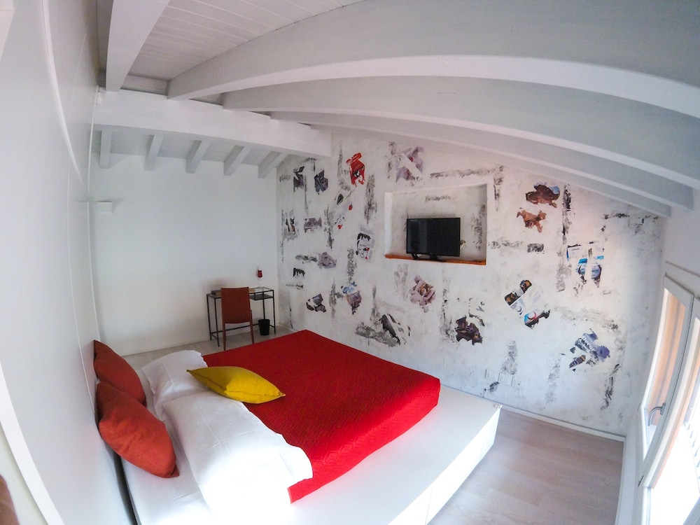 Deluxe Double Room, Jetted Tub (Red Eye) photo 1