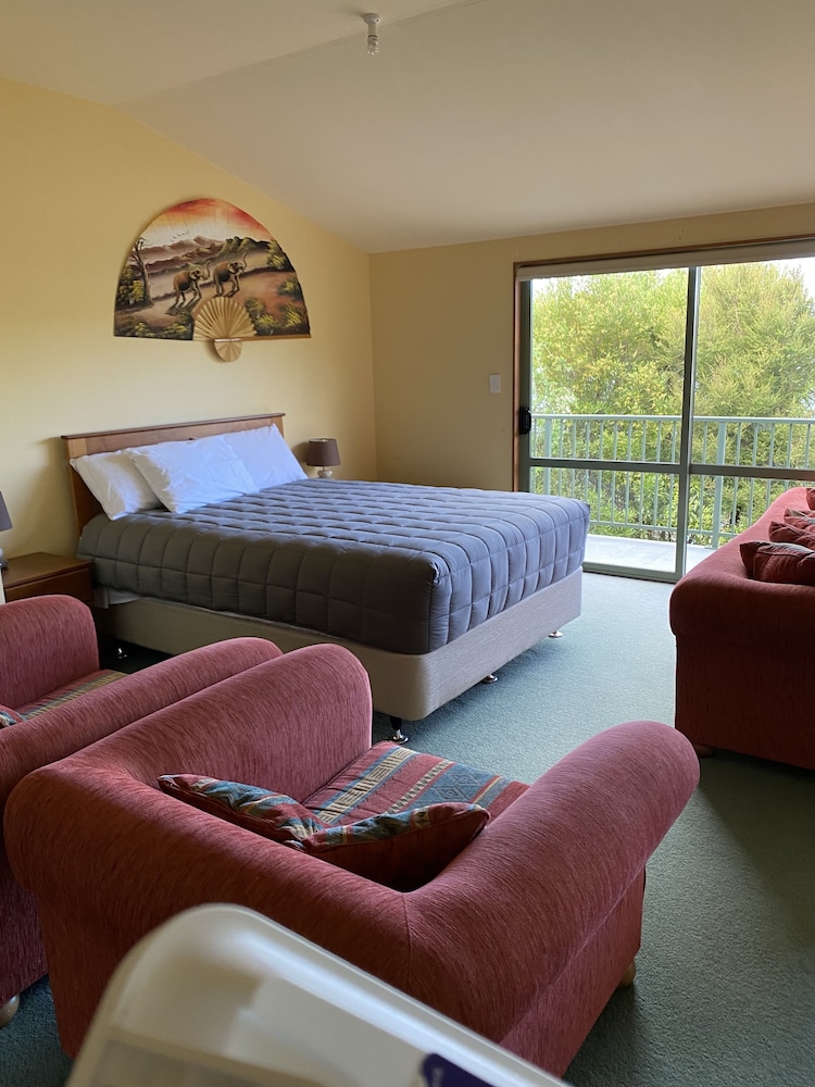 Superior House, 5 Bedrooms, Balcony, Garden View photo 2