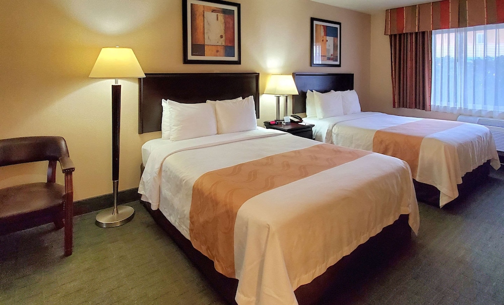 Room, 1 King Bed, Accessible - Photo 3