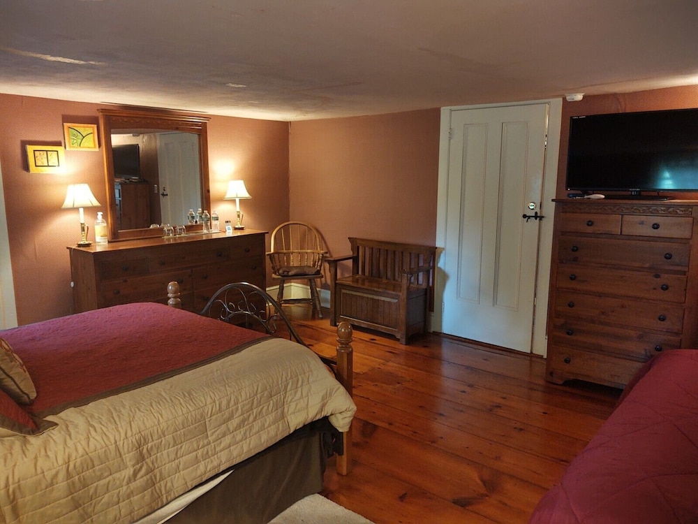 Standard Room, 2 Queen Beds, Non Smoking (2-Room Suite) photo 3