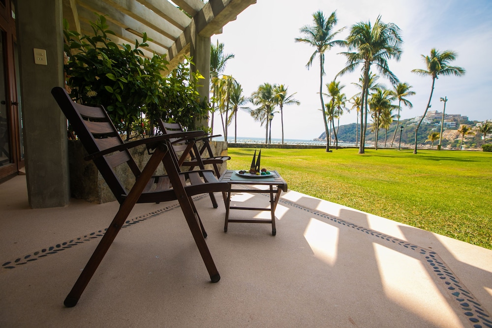 Superior Room, 1 King Bed, Ocean View - Photo 5
