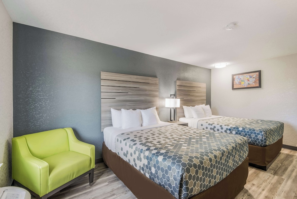 Room, 2 Queen Beds photo 1
