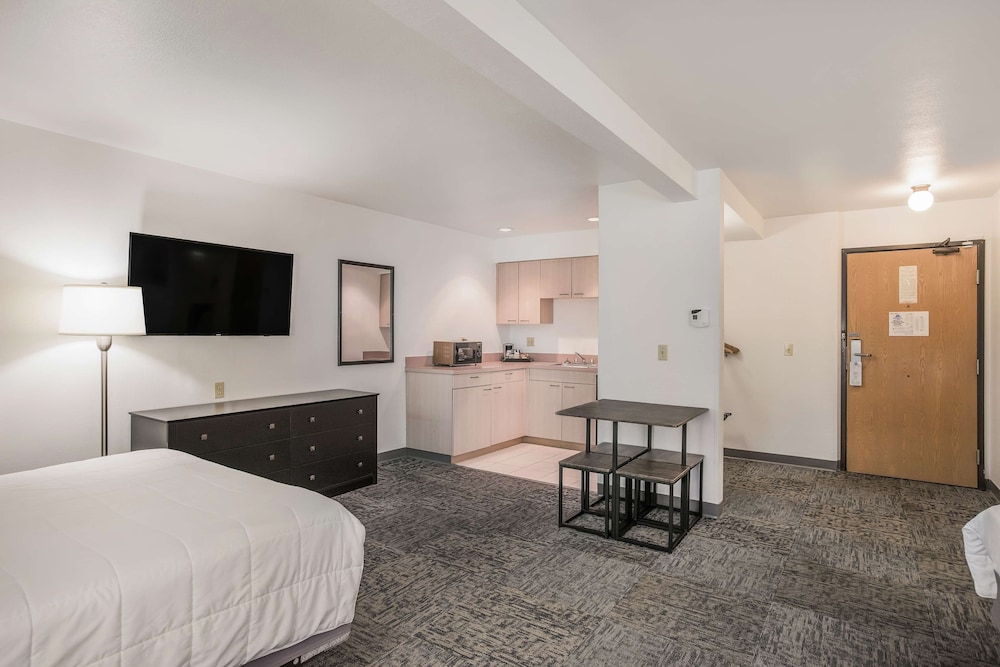 Suite, 2 Queen Beds, Accessible photo 3