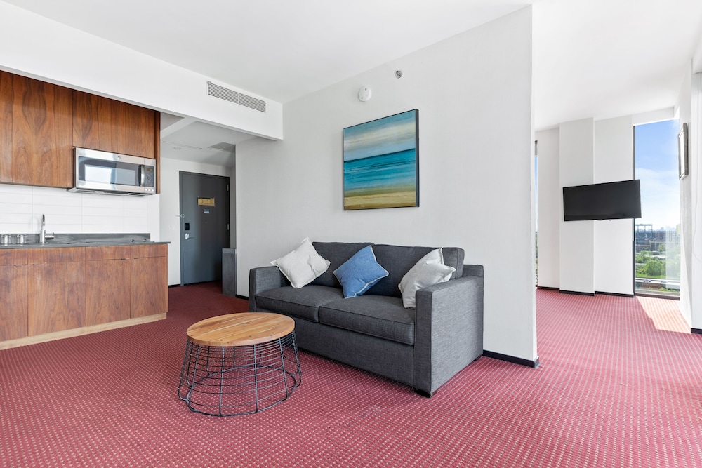 Elite Queen Suite
